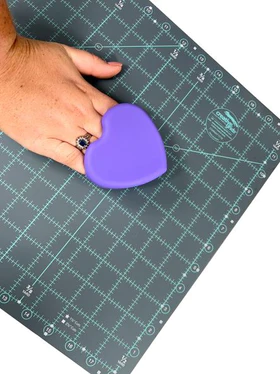 TGQ Cutting Mat Cleaning Pad, Heart Shaped, 3 1/4" x 1"